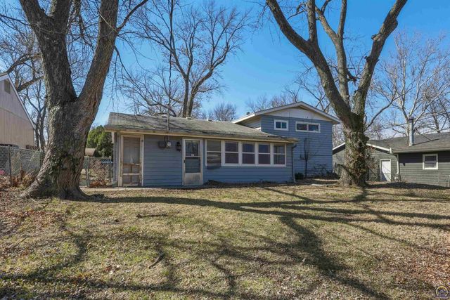 2836 SW Sunset RD, Topeka, KS 66614