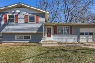 2836 SW Sunset RD, Topeka, KS 66614