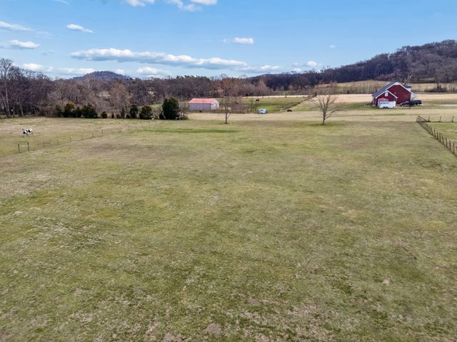 6935 Hoover Mason Ln, Mount Pleasant, TN 38474