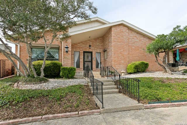 6223 MEADOW GRV, Windcrest, TX 78239