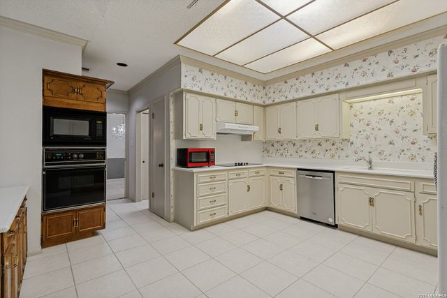 6223 MEADOW GRV, Windcrest, TX 78239