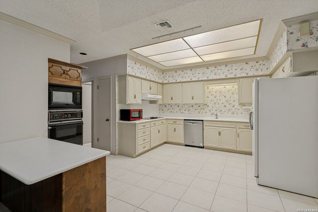 6223 MEADOW GRV, Windcrest, TX 78239