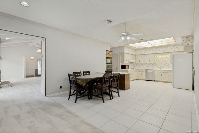 6223 MEADOW GRV, Windcrest, TX 78239