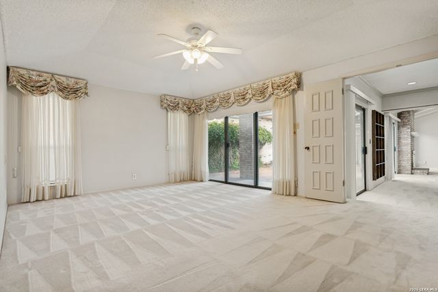 6223 MEADOW GRV, Windcrest, TX 78239