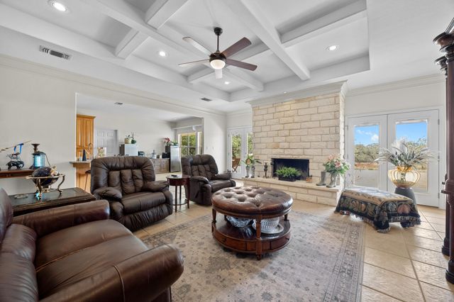 301 Hall LN, Spicewood, TX 78669