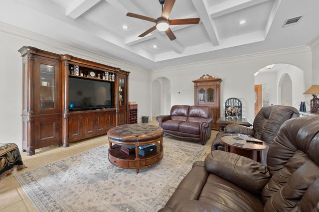 301 Hall LN, Spicewood, TX 78669