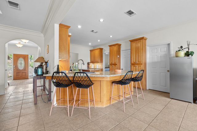 301 Hall LN, Spicewood, TX 78669
