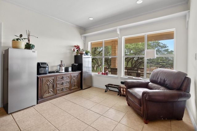 301 Hall LN, Spicewood, TX 78669