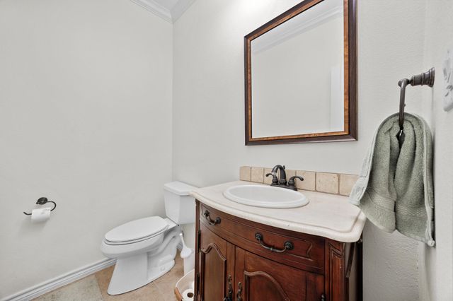 301 Hall LN, Spicewood, TX 78669