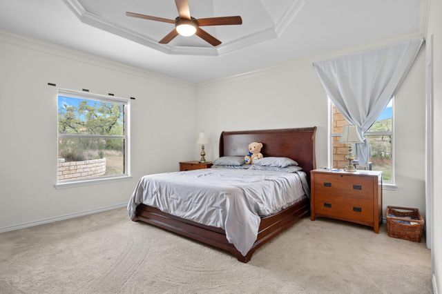 301 Hall LN, Spicewood, TX 78669