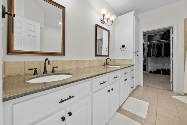 301 Hall LN, Spicewood, TX 78669