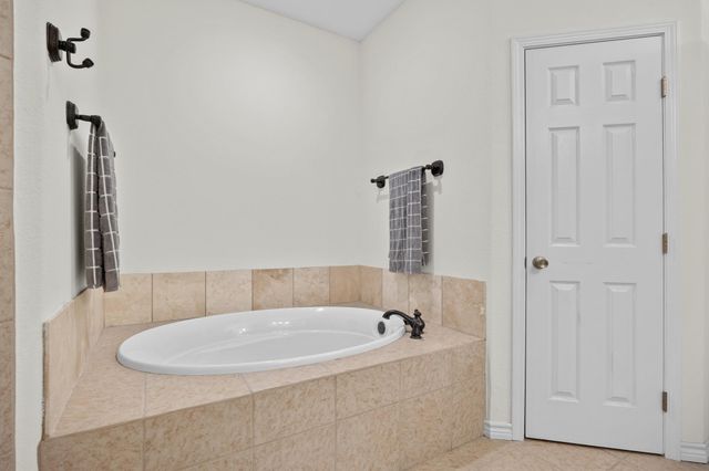 301 Hall LN, Spicewood, TX 78669