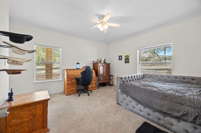 301 Hall LN, Spicewood, TX 78669