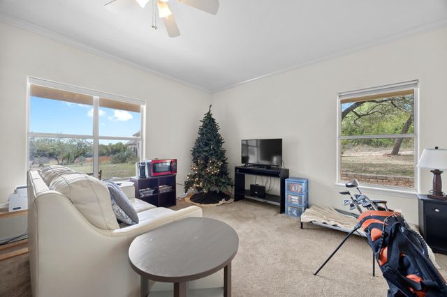 301 Hall LN, Spicewood, TX 78669