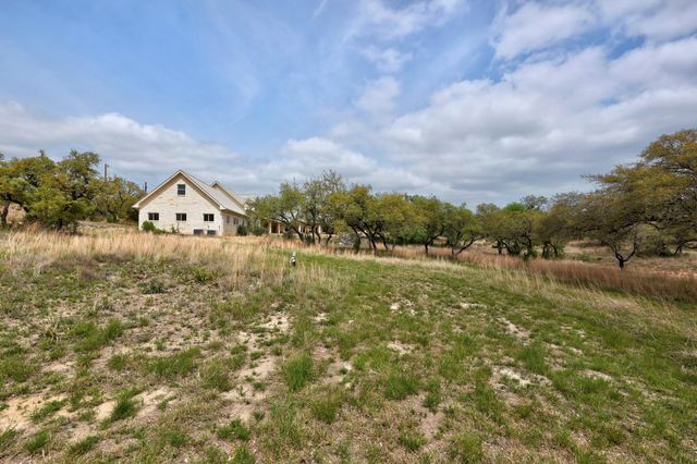 301 Hall LN, Spicewood, TX 78669