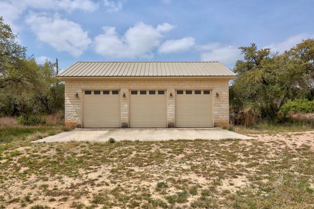 301 Hall LN, Spicewood, TX 78669