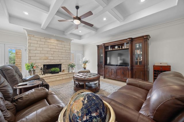 301 Hall LN, Spicewood, TX 78669