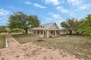 301 Hall LN, Spicewood, TX 78669