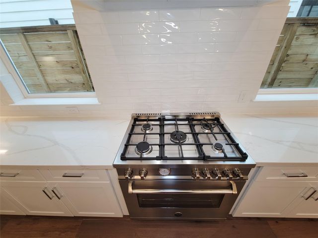 533 W 27th, Houston, TX 77008