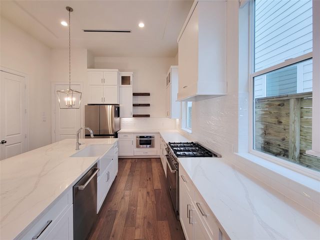 533 W 27th, Houston, TX 77008