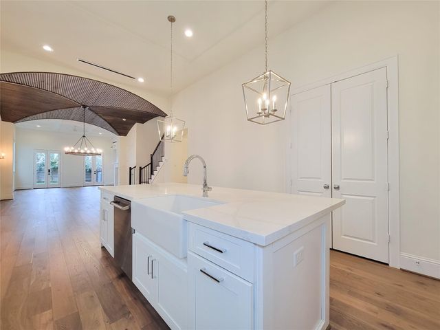533 W 27th, Houston, TX 77008