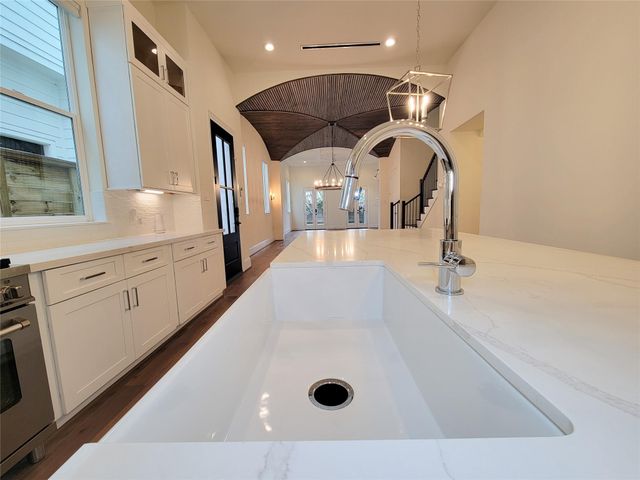 533 W 27th, Houston, TX 77008