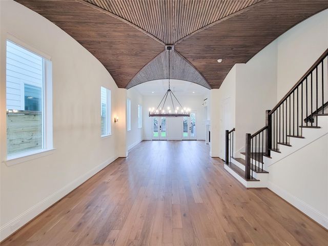 533 W 27th, Houston, TX 77008