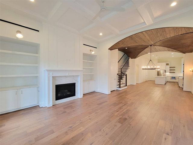 533 W 27th, Houston, TX 77008