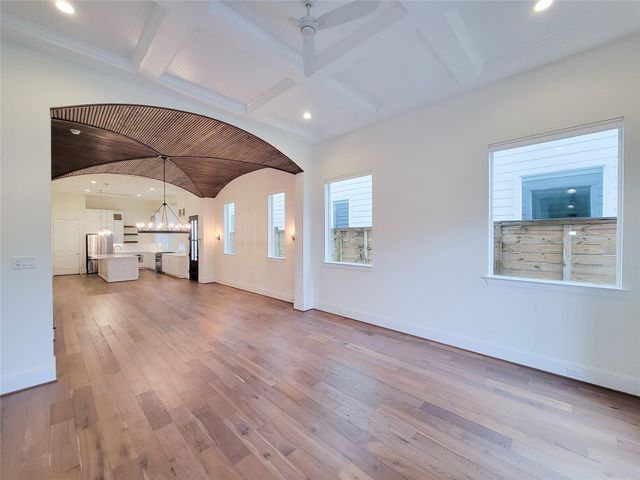 533 W 27th, Houston, TX 77008