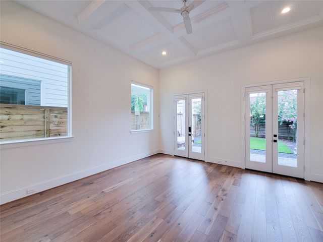 533 W 27th, Houston, TX 77008