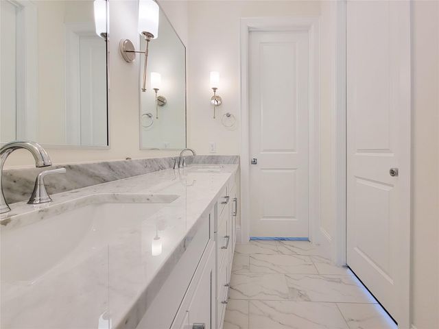 533 W 27th, Houston, TX 77008