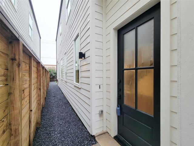 533 W 27th, Houston, TX 77008