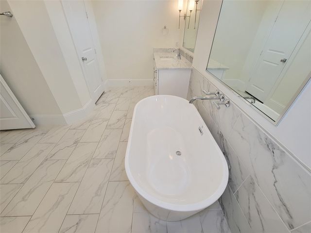 533 W 27th, Houston, TX 77008