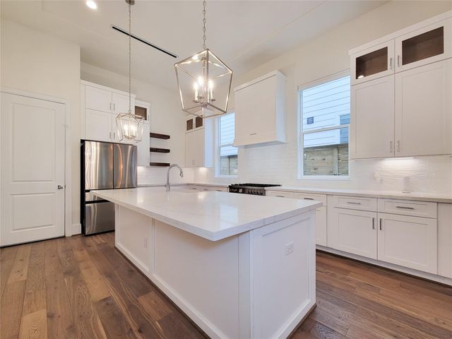 533 W 27th, Houston, TX 77008
