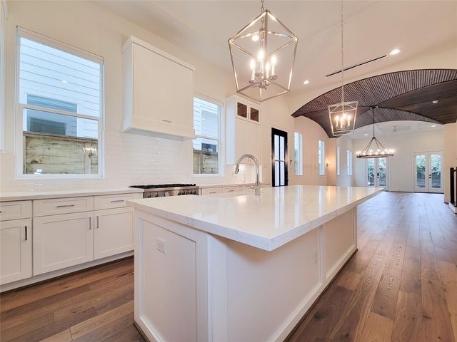 533 W 27th, Houston, TX 77008