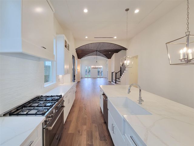 533 W 27th, Houston, TX 77008