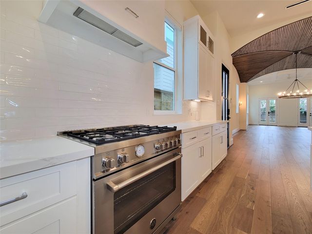 533 W 27th, Houston, TX 77008