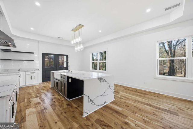 6465 Yacht Club Road, Flowery Branch, GA 30542