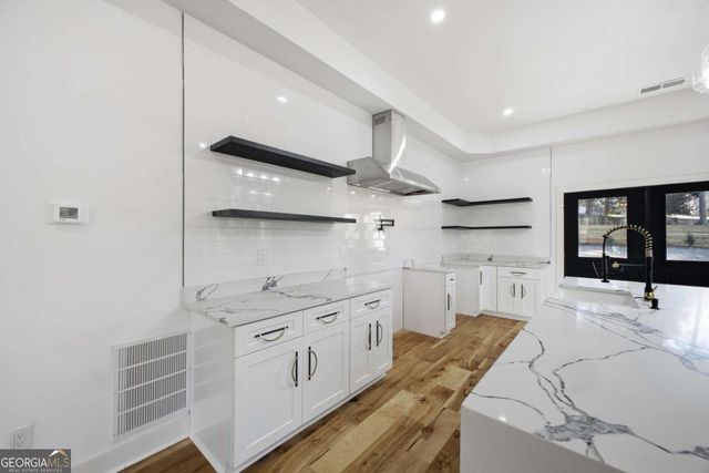 6465 Yacht Club Road, Flowery Branch, GA 30542