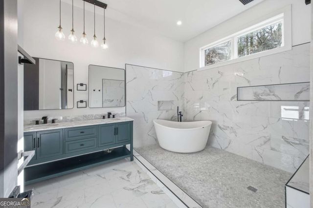 6465 Yacht Club Road, Flowery Branch, GA 30542