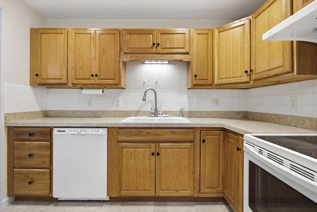 7 E ALHAMBRA DR, Columbia, MO 65203