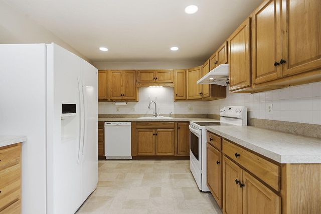 7 E ALHAMBRA DR, Columbia, MO 65203