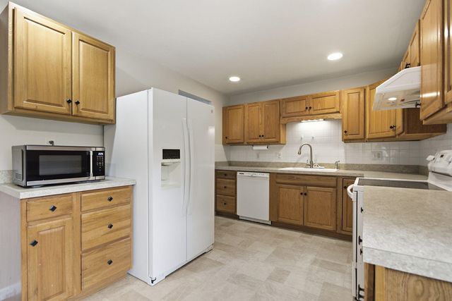 7 E ALHAMBRA DR, Columbia, MO 65203