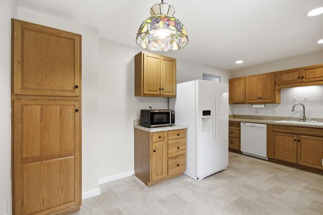7 E ALHAMBRA DR, Columbia, MO 65203