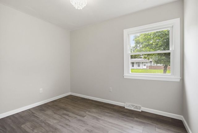 7 E ALHAMBRA DR, Columbia, MO 65203