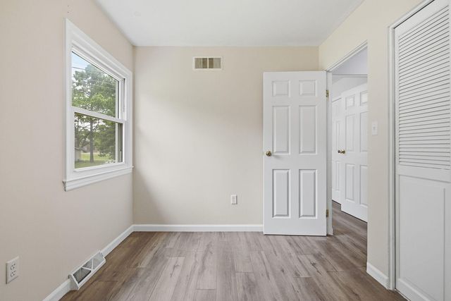 7 E ALHAMBRA DR, Columbia, MO 65203