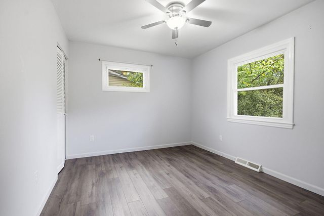 7 E ALHAMBRA DR, Columbia, MO 65203