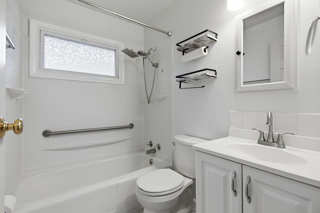 7 E ALHAMBRA DR, Columbia, MO 65203