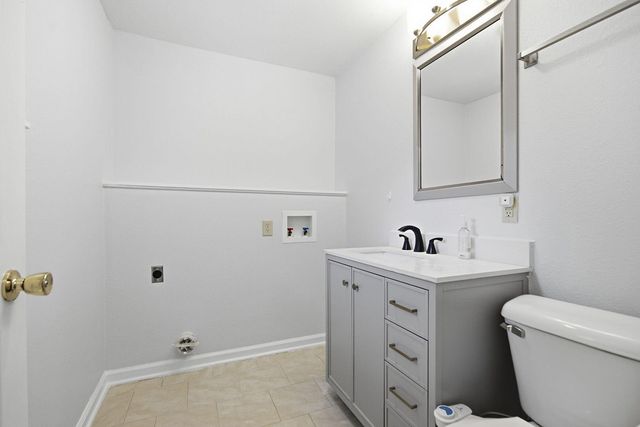 7 E ALHAMBRA DR, Columbia, MO 65203