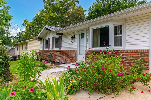 7 E ALHAMBRA DR, Columbia, MO 65203